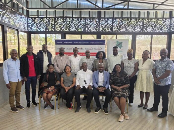 School journalism patrons trained on fighting digital falsehoods
