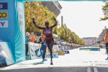  Ngetich smashes world record to win second global title